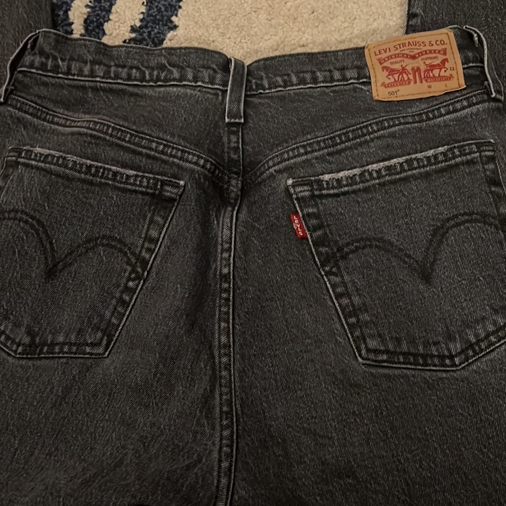Womens levis - Picture 2 of 5